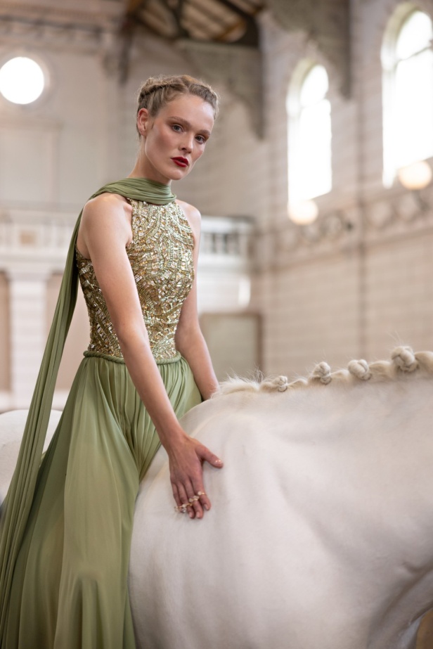 إبداع وأناقة في مجموعة رامي قاضي "Meydan" لخريف وشتاء 2024-2025... تجسيد روح الفروسية برقيّ وأنوثة لا مثيل لهما