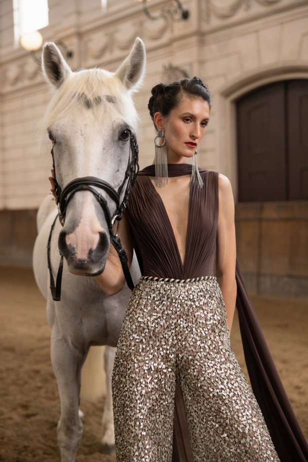 إبداع وأناقة في مجموعة رامي قاضي "Meydan" لخريف وشتاء 2024-2025... تجسيد روح الفروسية برقيّ وأنوثة لا مثيل لهما