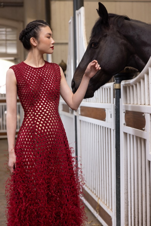 إبداع وأناقة في مجموعة رامي قاضي "Meydan" لخريف وشتاء 2024-2025... تجسيد روح الفروسية برقيّ وأنوثة لا مثيل لهما