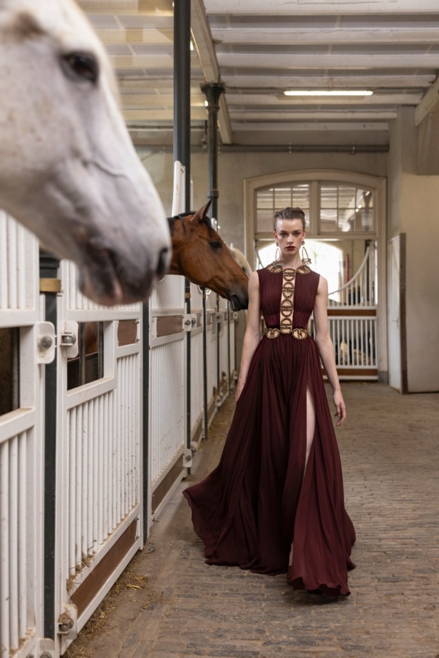 إبداع وأناقة في مجموعة رامي قاضي "Meydan" لخريف وشتاء 2024-2025... تجسيد روح الفروسية برقيّ وأنوثة لا مثيل لهما