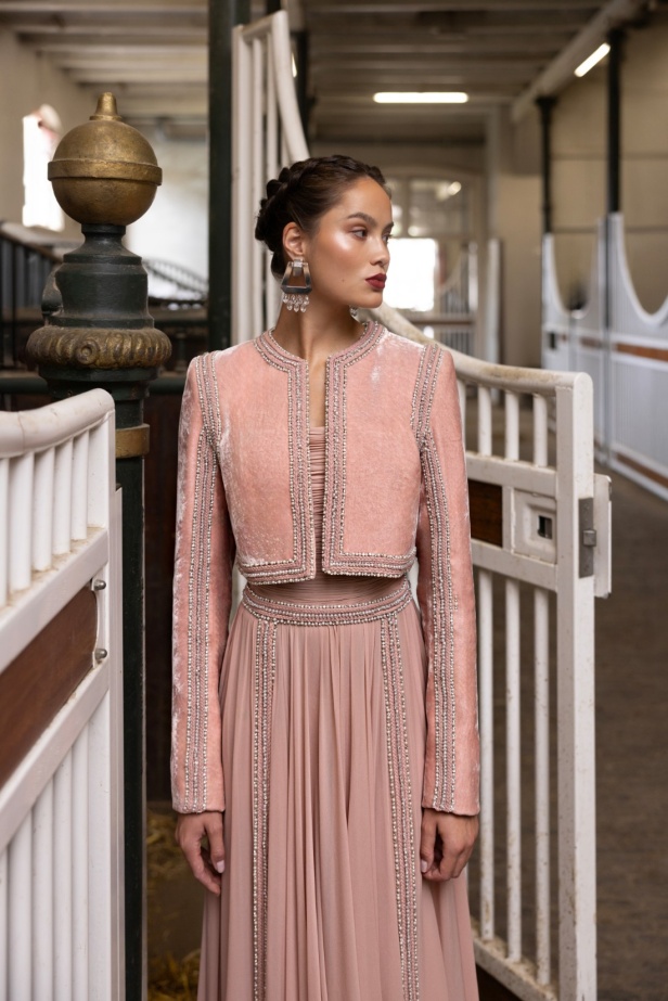 إبداع وأناقة في مجموعة رامي قاضي "Meydan" لخريف وشتاء 2024-2025... تجسيد روح الفروسية برقيّ وأنوثة لا مثيل لهما