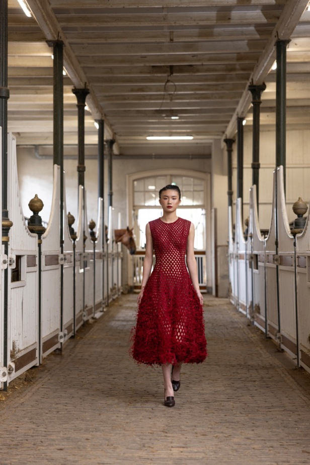 إبداع وأناقة في مجموعة رامي قاضي "Meydan" لخريف وشتاء 2024-2025... تجسيد روح الفروسية برقيّ وأنوثة لا مثيل لهما