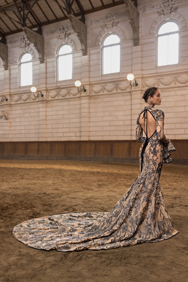 إبداع وأناقة في مجموعة رامي قاضي "Meydan" لخريف وشتاء 2024-2025... تجسيد روح الفروسية برقيّ وأنوثة لا مثيل لهما