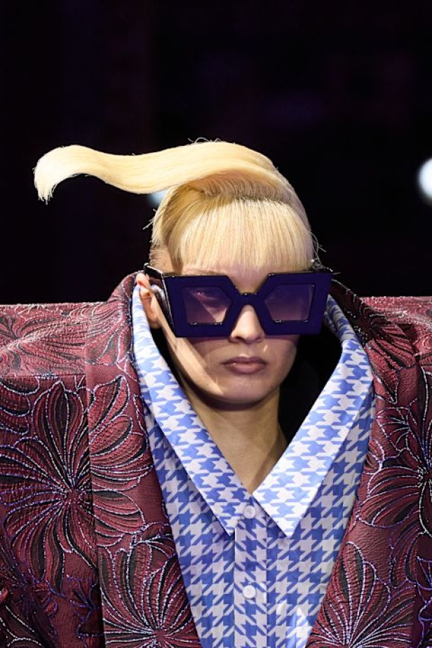 اطلالات جمالية لمجموعة Viktor&Rolf للهوت كوتور لموسم خريف 2024