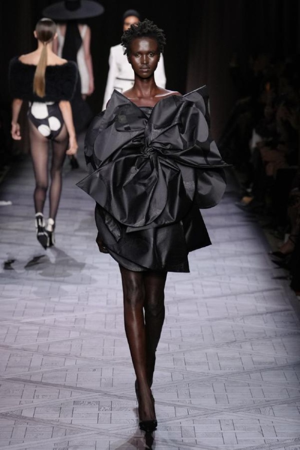 مجموعة Nina Ricci لربيع وصيف 2025 في باريس