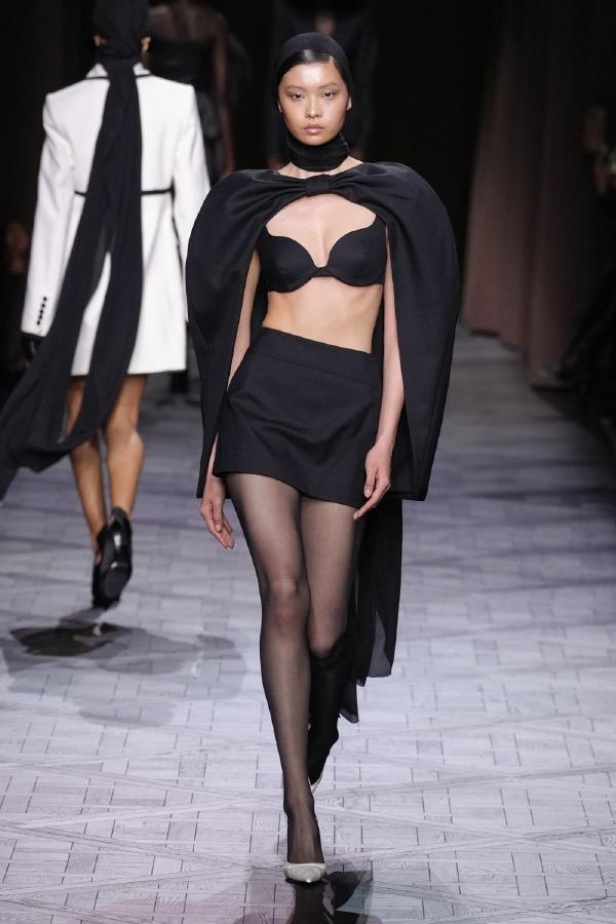 مجموعة Nina Ricci لربيع وصيف 2025 في باريس