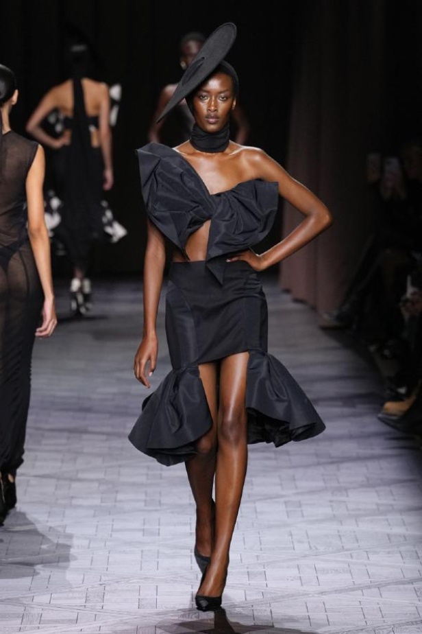 مجموعة Nina Ricci لربيع وصيف 2025 في باريس