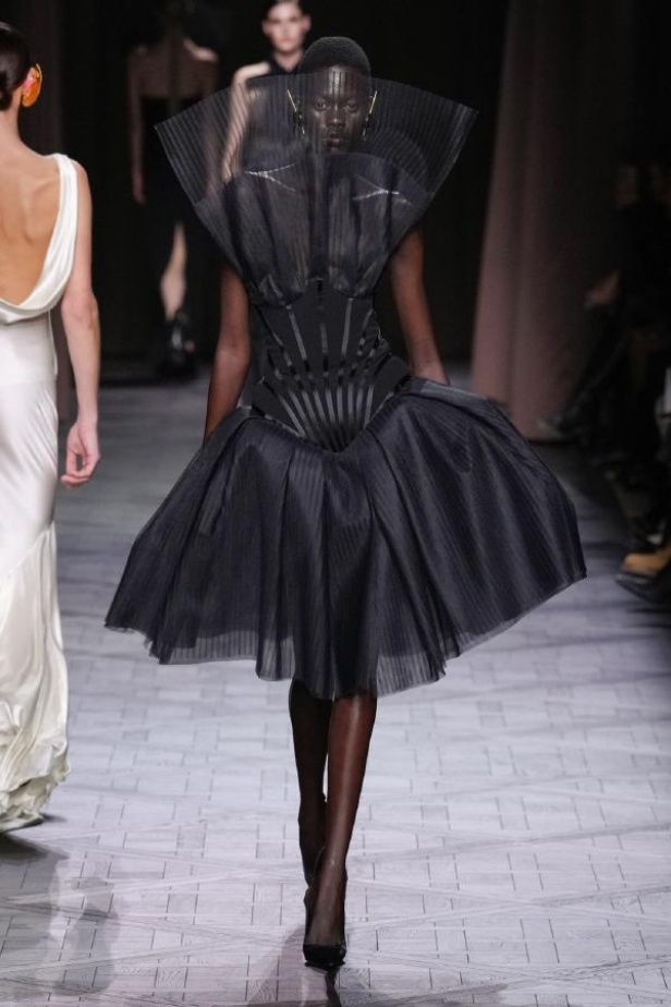 مجموعة Nina Ricci لربيع وصيف 2025 في باريس