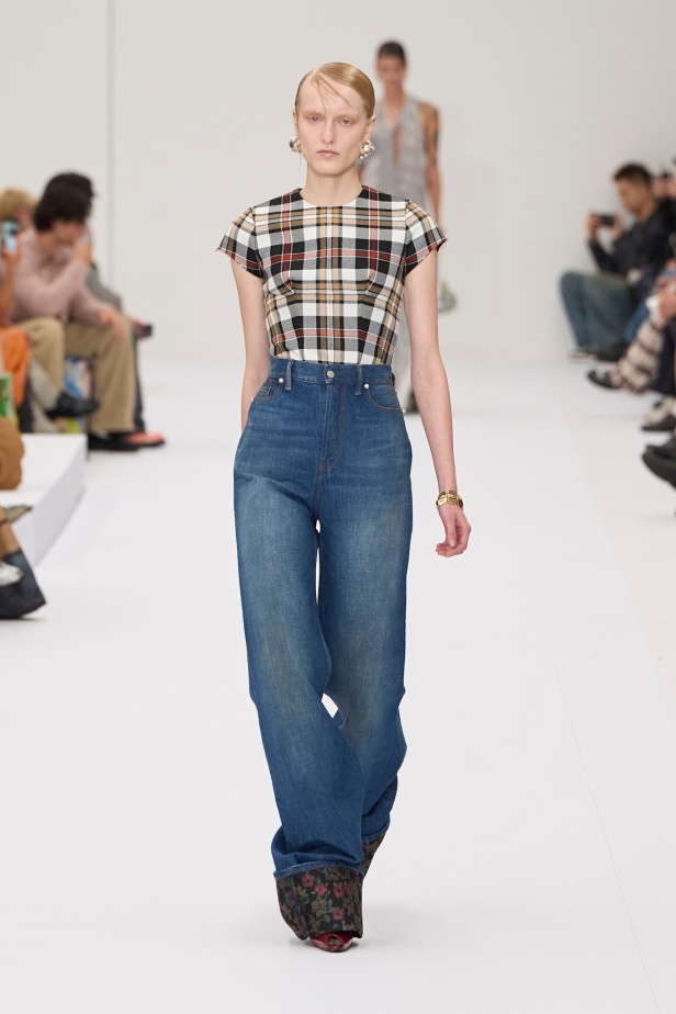 من مجموعة Acne Studios ربيع و صيف 2025