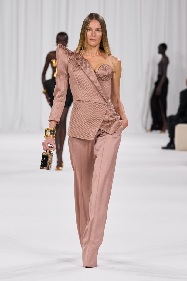 عودة إلى الجذور في مجموعة بالمان لربيع 2025