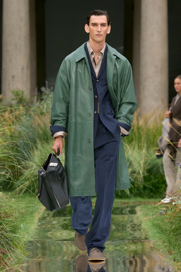 مجموعة Out of Office من Boss لربيع وصيف 2025