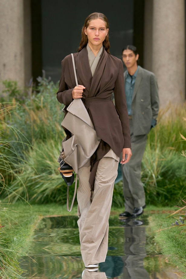 مجموعة Out of Office من Boss لربيع وصيف 2025