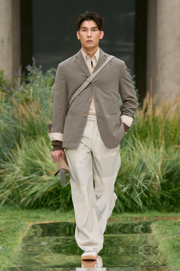 مجموعة Out of Office من Boss لربيع وصيف 2025