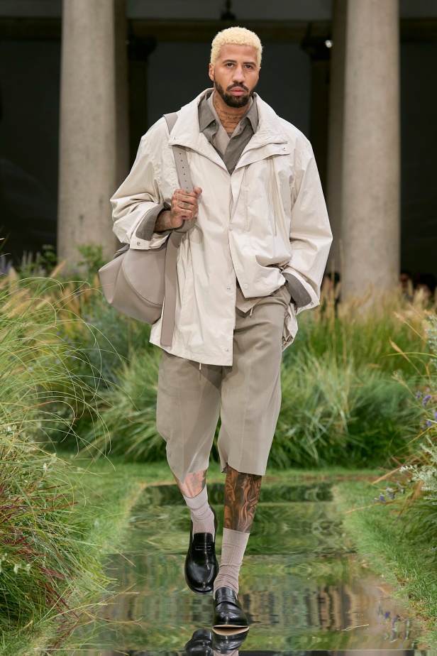 مجموعة Out of Office من Boss لربيع وصيف 2025