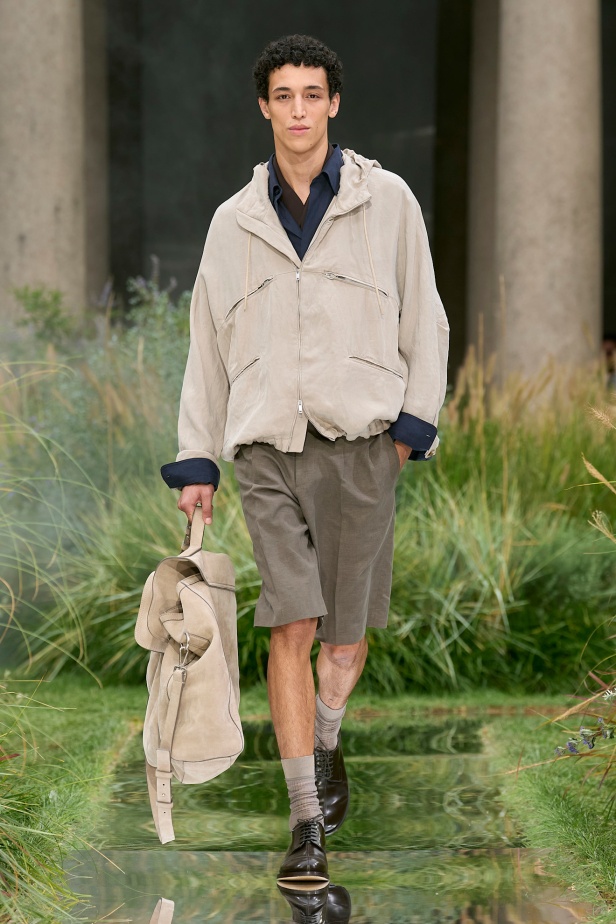 مجموعة Out of Office من Boss لربيع وصيف 2025