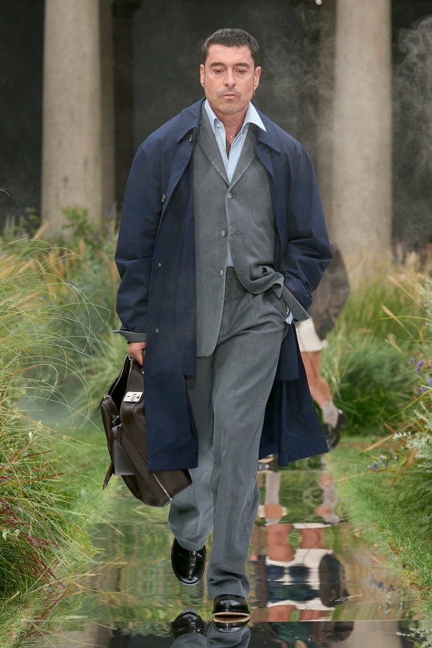 مجموعة Out of Office من Boss لربيع وصيف 2025