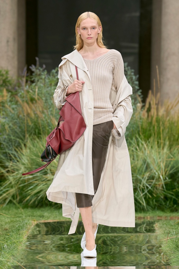 مجموعة Out of Office من Boss لربيع وصيف 2025