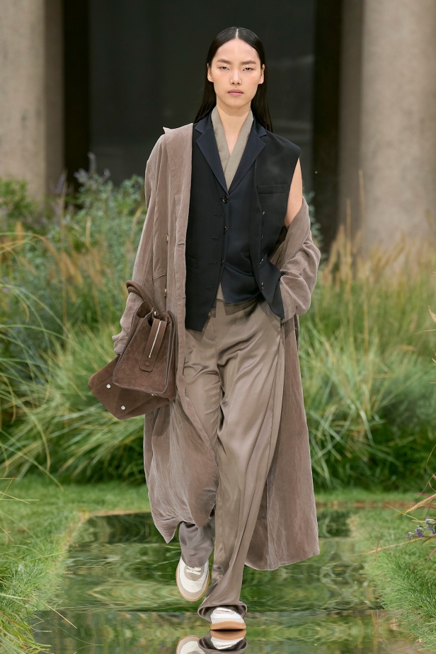 مجموعة Out of Office من Boss لربيع وصيف 2025