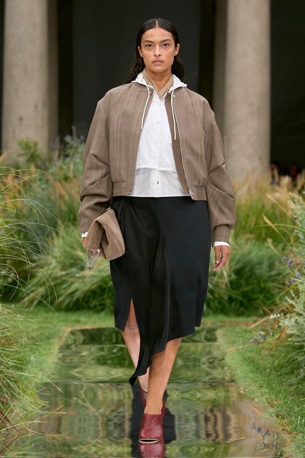 مجموعة Out of Office من Boss لربيع وصيف 2025