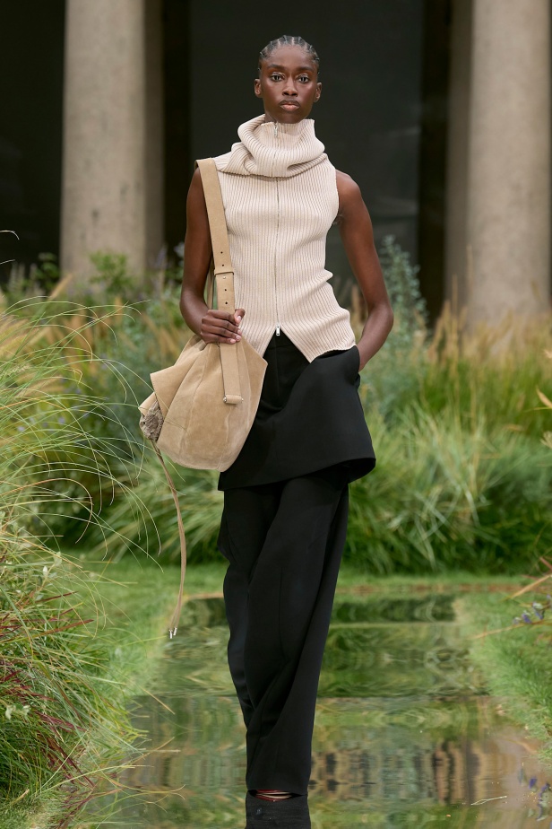 مجموعة Out of Office من Boss لربيع وصيف 2025