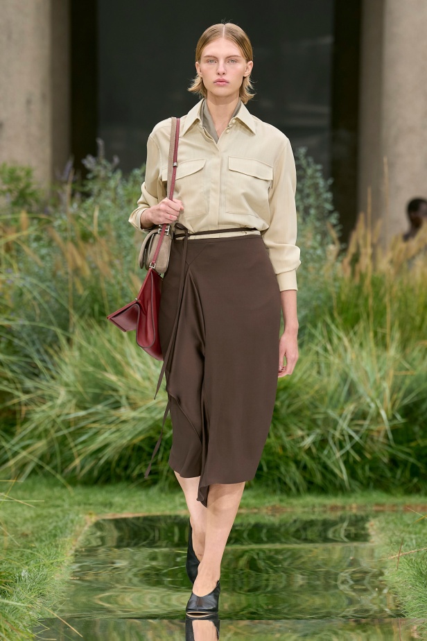 مجموعة Out of Office من Boss لربيع وصيف 2025