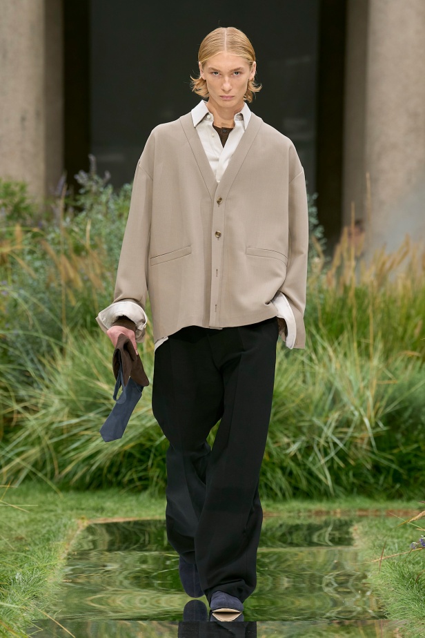 مجموعة Out of Office من Boss لربيع وصيف 2025