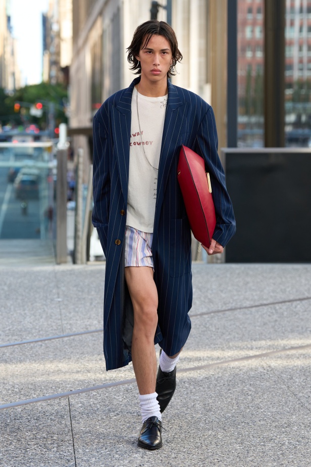 Coach تعيد مزج الكلاسيكيات الأميركية بأسلوب الجيل الجديد في مجموعة ربيع وصيف 2025