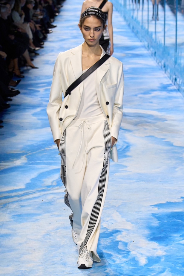 مجموعة Dior لربيع وصيف 2025... "ماريا غراتسيا كيوري" تستكشف تقاطع الموضة مع الرياضة وتعود إلى أرشيف السيد ديور