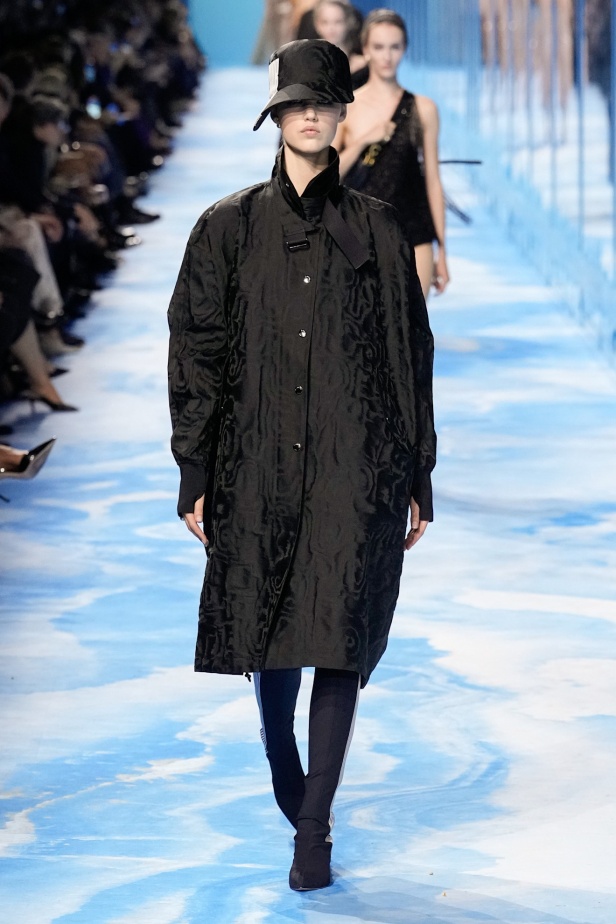 مجموعة Dior لربيع وصيف 2025... "ماريا غراتسيا كيوري" تستكشف تقاطع الموضة مع الرياضة وتعود إلى أرشيف السيد ديور