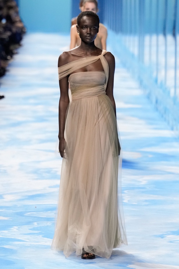 مجموعة Dior لربيع وصيف 2025... "ماريا غراتسيا كيوري" تستكشف تقاطع الموضة مع الرياضة وتعود إلى أرشيف السيد ديور