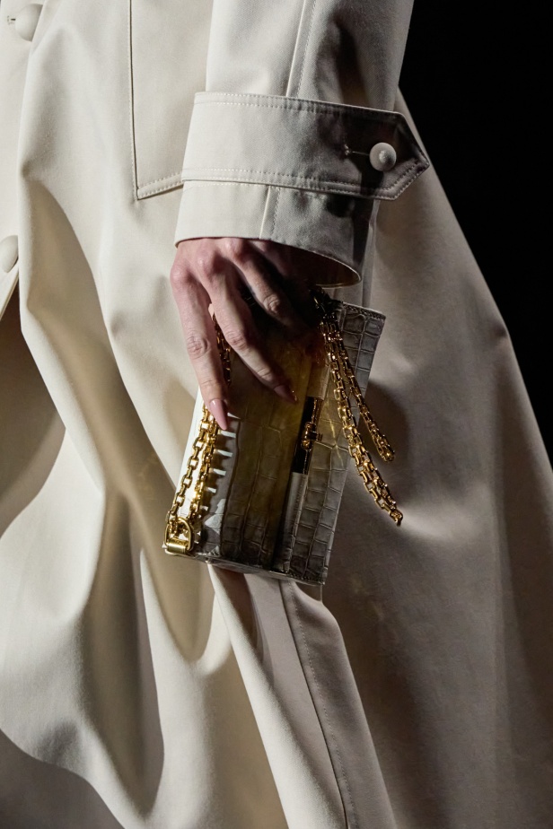 الجمال الإيطالي وتأثير "مادونا" يجتمعان في عرض أزياء Dolce & Gabbana لربيع وصيف 2025