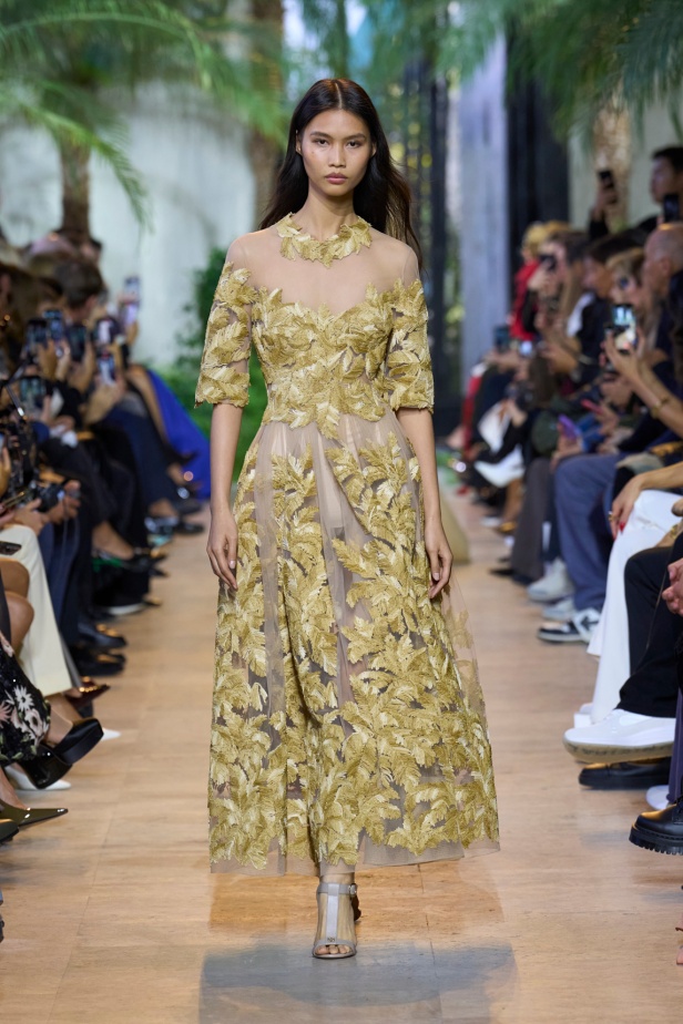 مجموعة ايلي صعب تسافر بنا إلى صحراء السافانا الساحرة