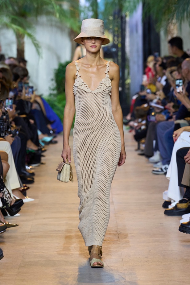 مجموعة ايلي صعب تسافر بنا إلى صحراء السافانا الساحرة