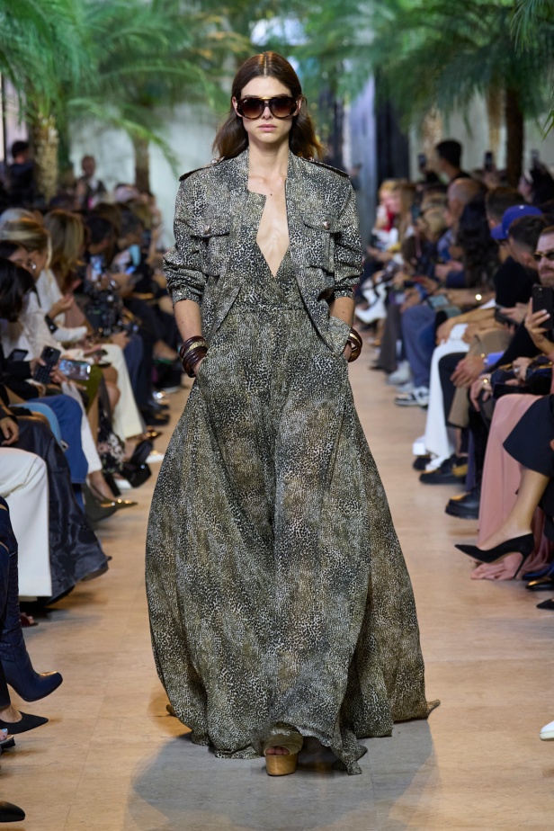 مجموعة ايلي صعب تسافر بنا إلى صحراء السافانا الساحرة