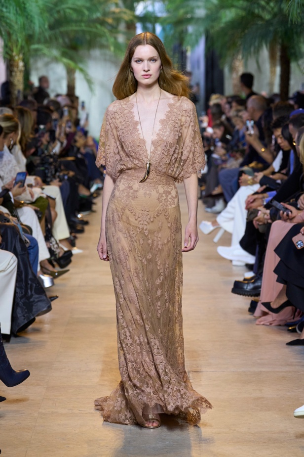 مجموعة ايلي صعب تسافر بنا إلى صحراء السافانا الساحرة