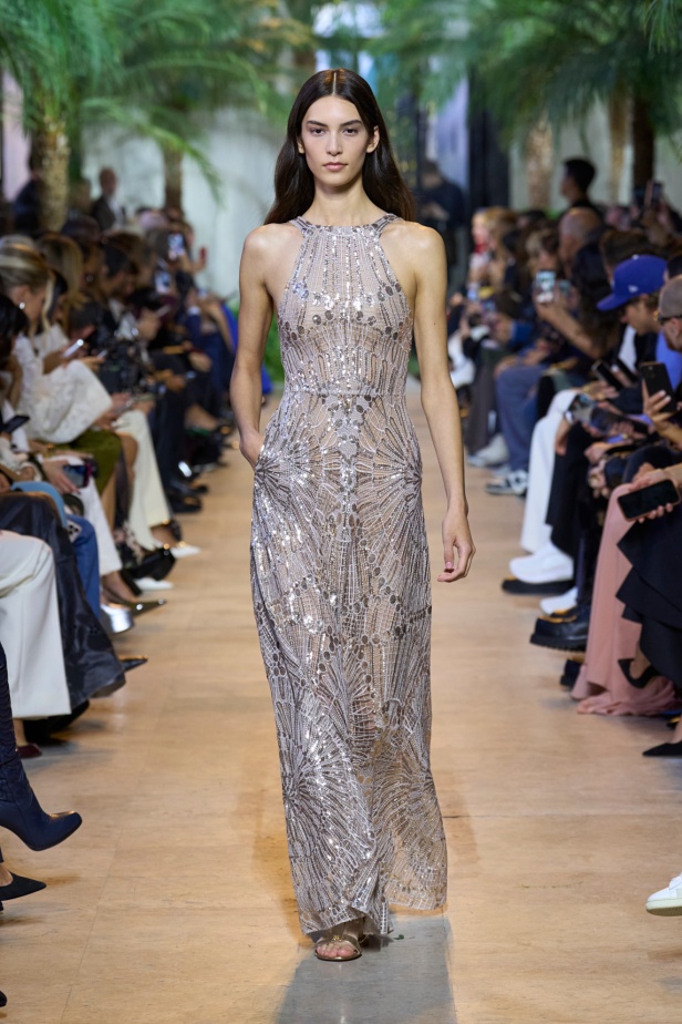 مجموعة ايلي صعب تسافر بنا إلى صحراء السافانا الساحرة