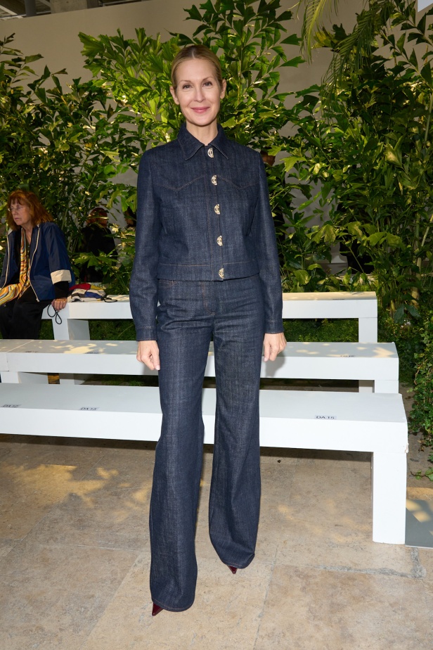 مجموعة ايلي صعب تسافر بنا إلى صحراء السافانا الساحرة