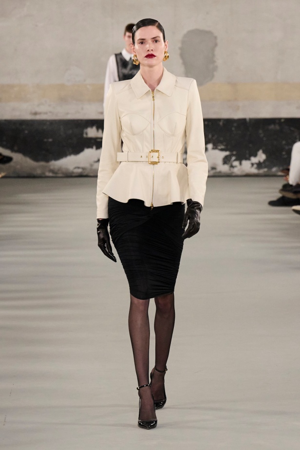 مجموعة Elisabetta Franchi لربيع وصيف 2025 تعكس صورة المرأة القوية 