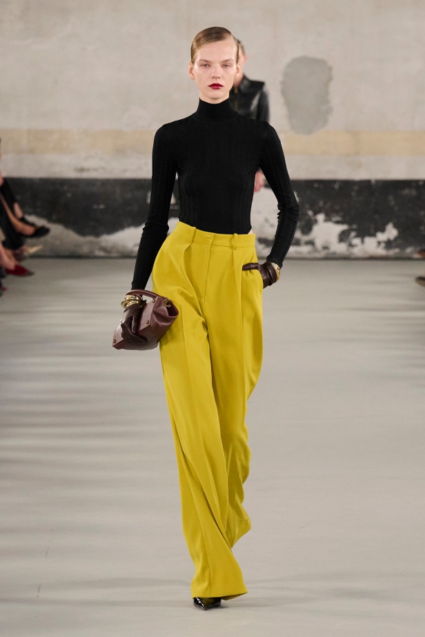 مجموعة Elisabetta Franchi لربيع وصيف 2025 تعكس صورة المرأة القوية 