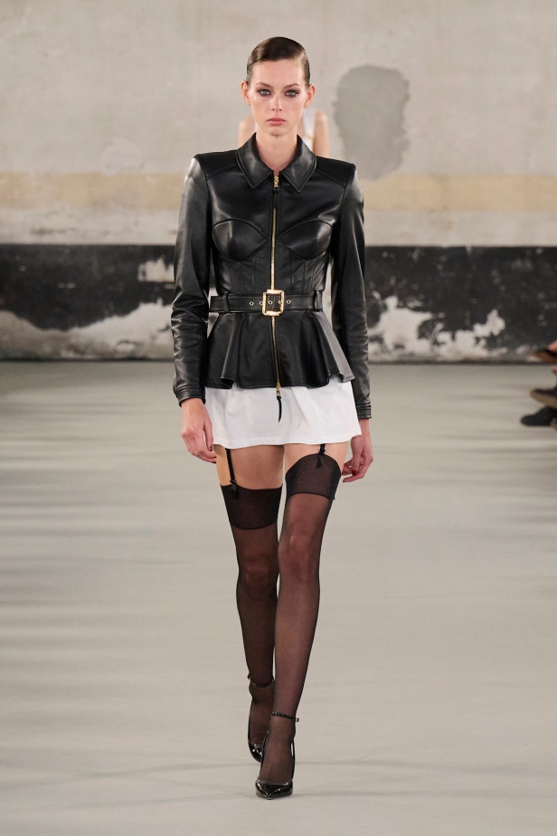 مجموعة Elisabetta Franchi لربيع وصيف 2025 تعكس صورة المرأة القوية 