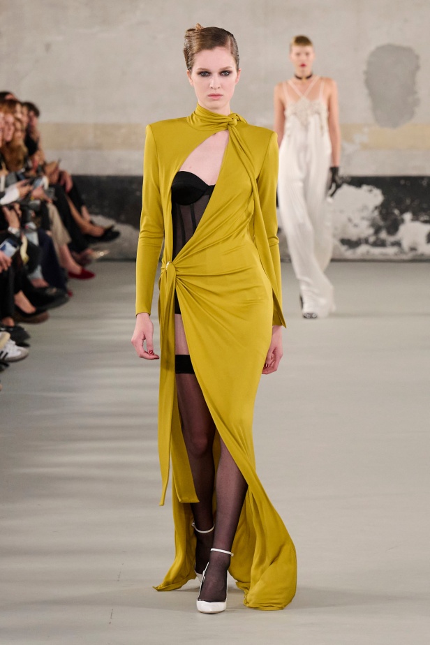 مجموعة Elisabetta Franchi لربيع وصيف 2025 تعكس صورة المرأة القوية 