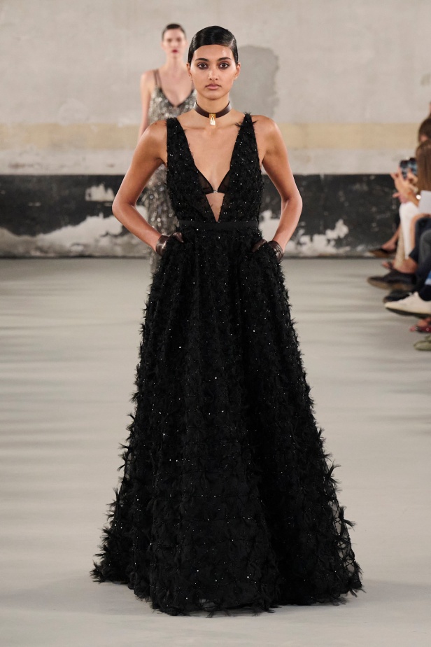 مجموعة Elisabetta Franchi لربيع وصيف 2025 تعكس صورة المرأة القوية 