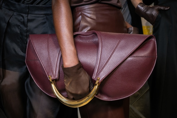 مجموعة Elisabetta Franchi لربيع وصيف 2025 تعكس صورة المرأة القوية 