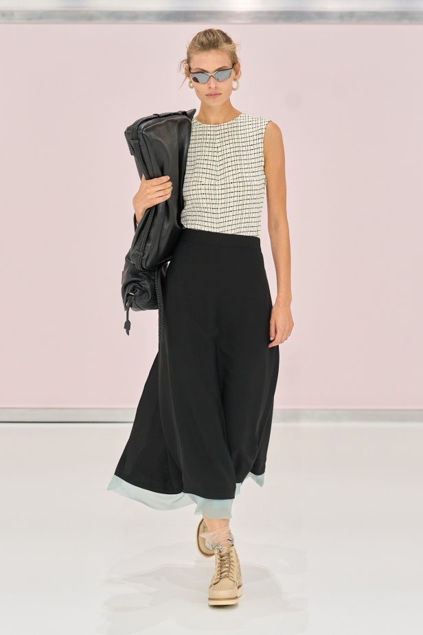 مجموعة Fendi ربيع وصيف 2025 للملابس الجاهزة