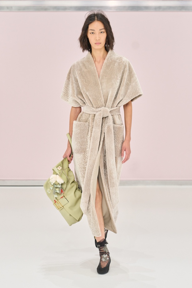 مجموعة Fendi ربيع وصيف 2025 للملابس الجاهزة