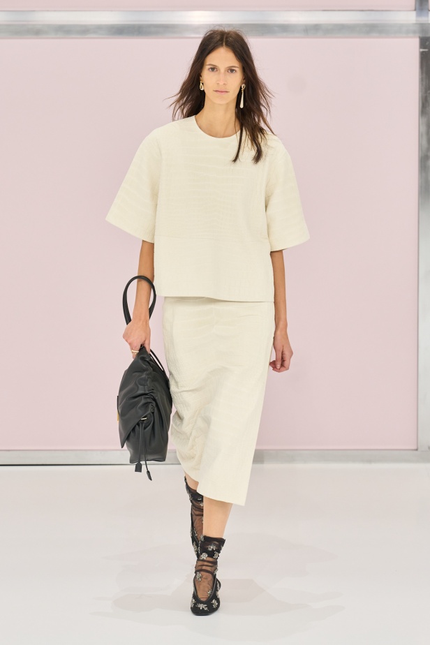 مجموعة Fendi ربيع وصيف 2025 للملابس الجاهزة