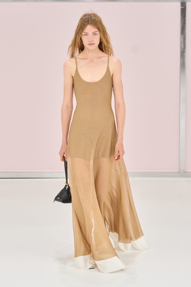 مجموعة Fendi ربيع وصيف 2025 للملابس الجاهزة