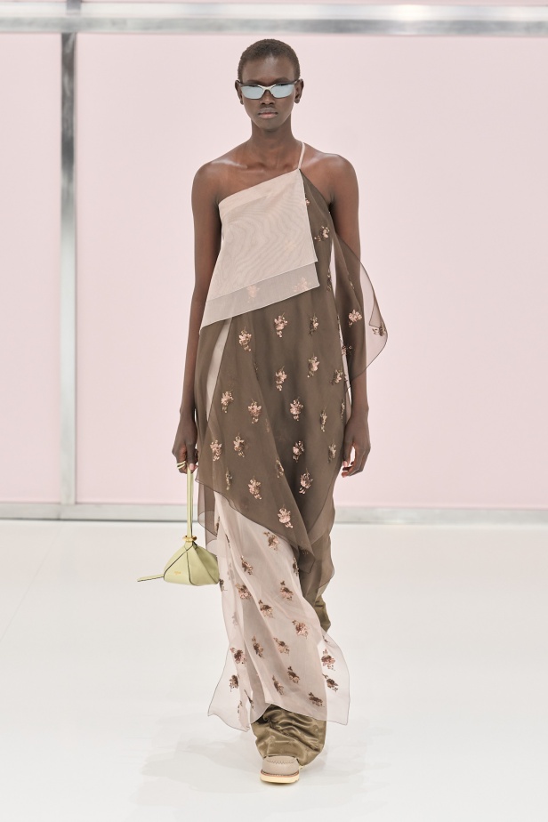 مجموعة Fendi ربيع وصيف 2025 للملابس الجاهزة