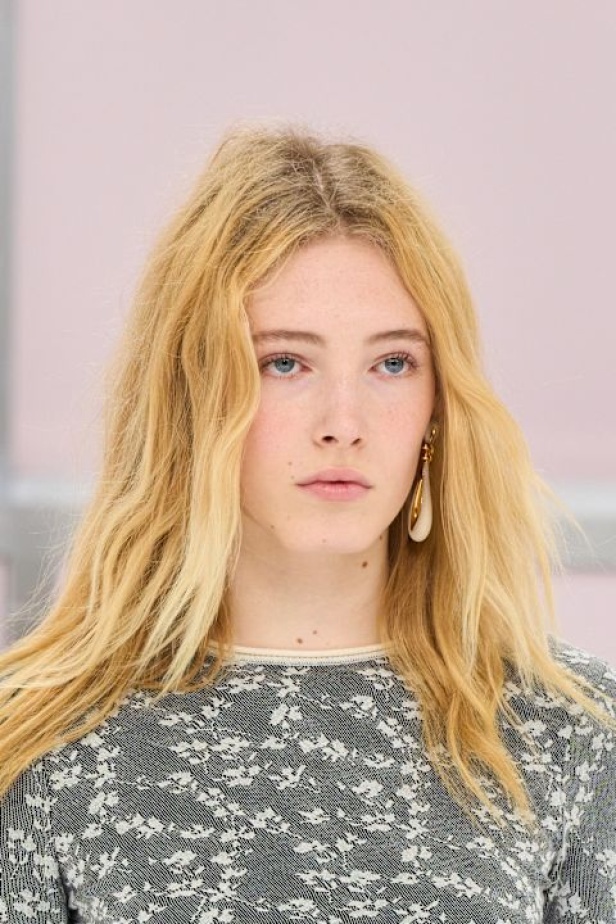 مجموعة Fendi ربيع وصيف 2025 للملابس الجاهزة