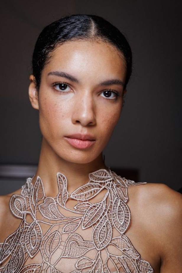 عرض أزياء مجموعة Alberta Ferretti لربيع وصيف 2025